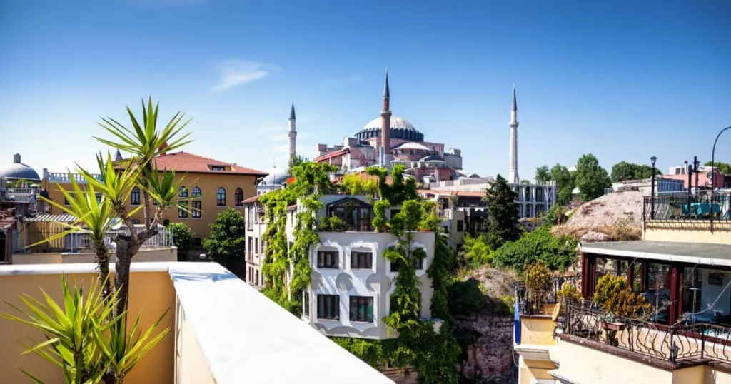 Ein wahrlich bestaunenswertes Meisterwerk an osmanischer Baukunst ist die blaue Moschee in der Altstadt von Istanbul