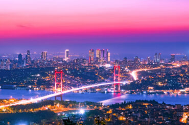 Istanbul – was ist hier anders bosphorus-bridge-sunset-istanbul-turkey getflytravel