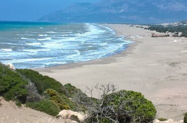 Der Ölüdeniz Strand in Fethiye gehört zu einem der schönsten Postkartenmotive der Türkei.